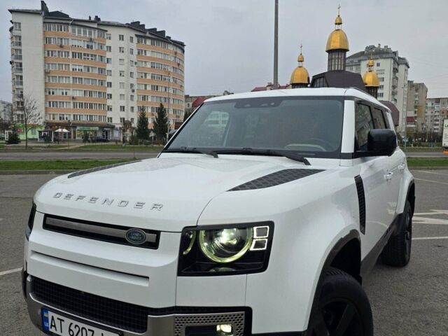 Білий Ленд Ровер Дефендер, об'ємом двигуна 3 л та пробігом 55 тис. км за 77111 $, фото 62 на Automoto.ua