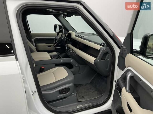 Белый Ленд Ровер Дефендер, объемом двигателя 3 л и пробегом 90 тыс. км за 71548 $, фото 15 на Automoto.ua