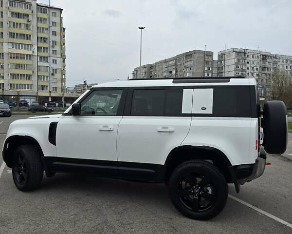 Білий Ленд Ровер Дефендер, об'ємом двигуна 3 л та пробігом 55 тис. км за 77111 $, фото 59 на Automoto.ua