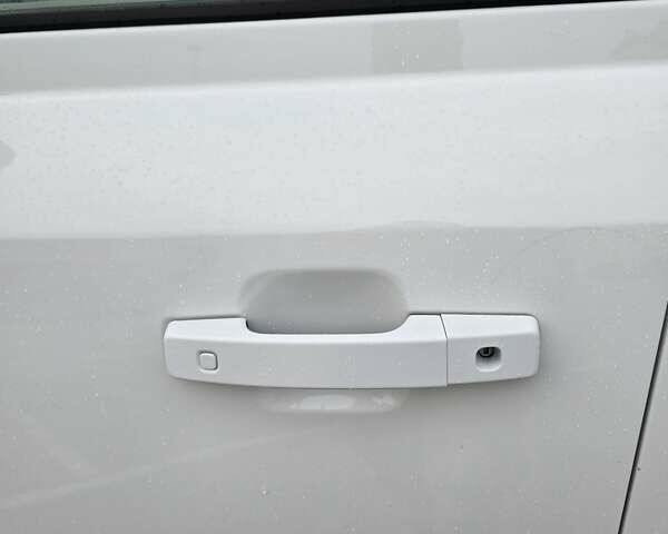 Білий Ленд Ровер Дефендер, об'ємом двигуна 3 л та пробігом 55 тис. км за 77111 $, фото 21 на Automoto.ua