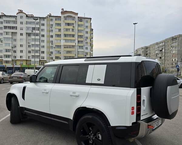 Білий Ленд Ровер Дефендер, об'ємом двигуна 3 л та пробігом 55 тис. км за 77111 $, фото 4 на Automoto.ua