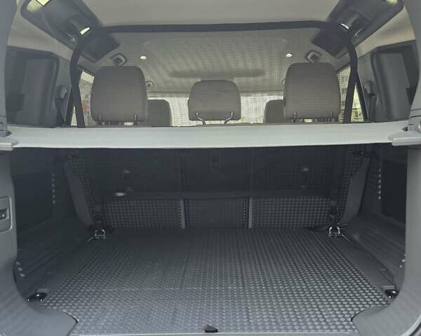 Білий Ленд Ровер Дефендер, об'ємом двигуна 3 л та пробігом 55 тис. км за 77111 $, фото 36 на Automoto.ua