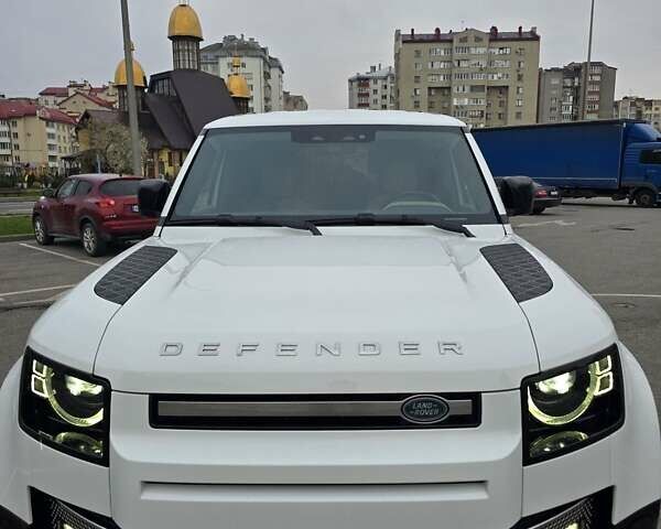 Білий Ленд Ровер Дефендер, об'ємом двигуна 3 л та пробігом 55 тис. км за 77111 $, фото 66 на Automoto.ua
