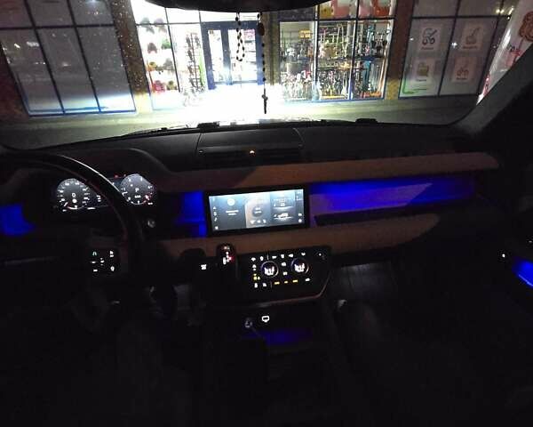 Білий Ленд Ровер Дефендер, об'ємом двигуна 3 л та пробігом 55 тис. км за 77111 $, фото 54 на Automoto.ua