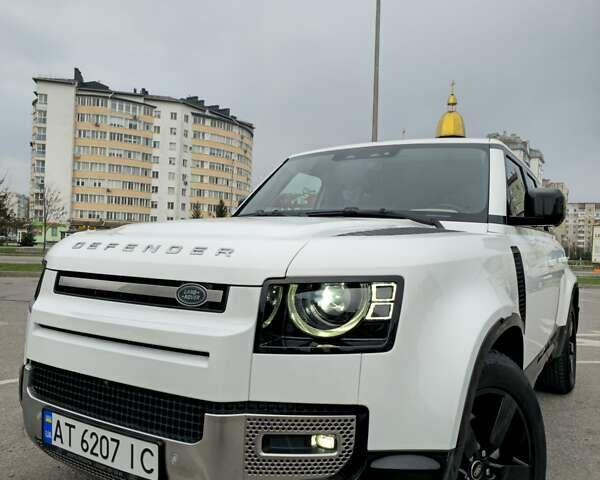 Білий Ленд Ровер Дефендер, об'ємом двигуна 3 л та пробігом 55 тис. км за 77111 $, фото 69 на Automoto.ua