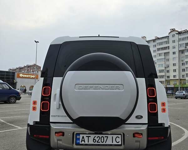 Білий Ленд Ровер Дефендер, об'ємом двигуна 3 л та пробігом 55 тис. км за 77111 $, фото 6 на Automoto.ua