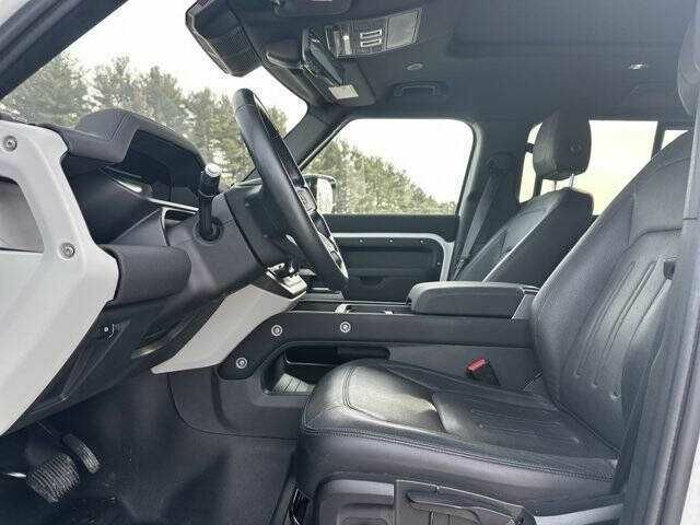 Белый Ленд Ровер Дефендер, объемом двигателя 2 л и пробегом 21 тыс. км за 36900 $, фото 3 на Automoto.ua