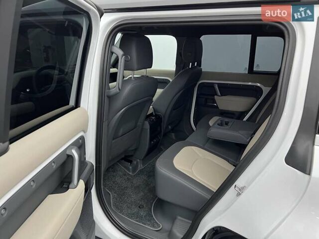 Белый Ленд Ровер Дефендер, объемом двигателя 3 л и пробегом 90 тыс. км за 71548 $, фото 8 на Automoto.ua