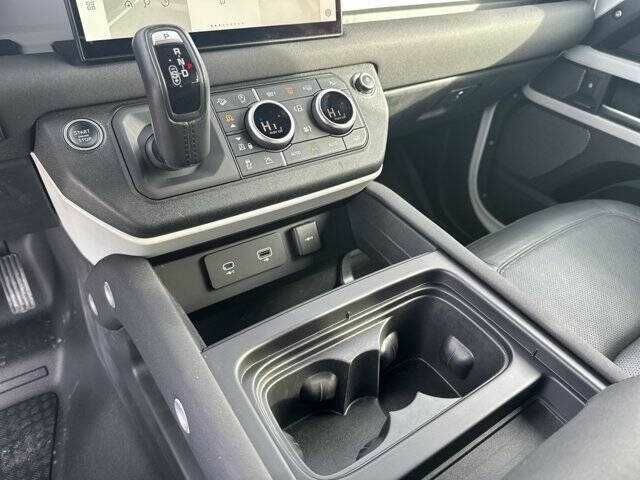 Белый Ленд Ровер Дефендер, объемом двигателя 2 л и пробегом 21 тыс. км за 36900 $, фото 6 на Automoto.ua