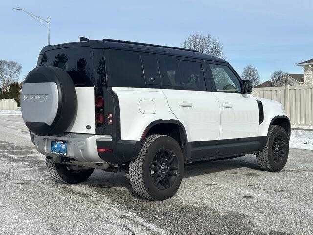 Белый Ленд Ровер Дефендер, объемом двигателя 2 л и пробегом 21 тыс. км за 36900 $, фото 2 на Automoto.ua