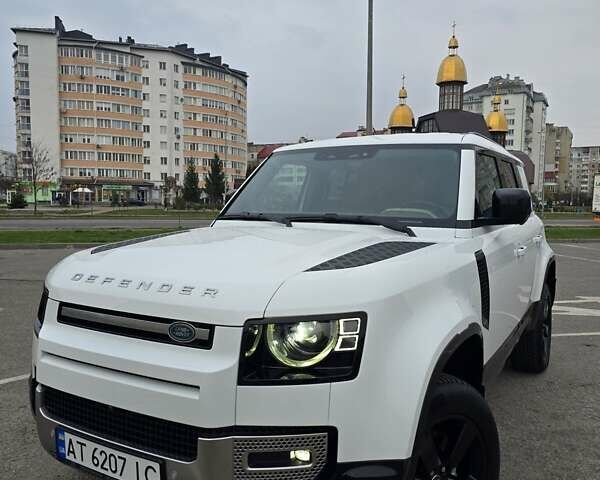 Білий Ленд Ровер Дефендер, об'ємом двигуна 3 л та пробігом 55 тис. км за 77111 $, фото 62 на Automoto.ua