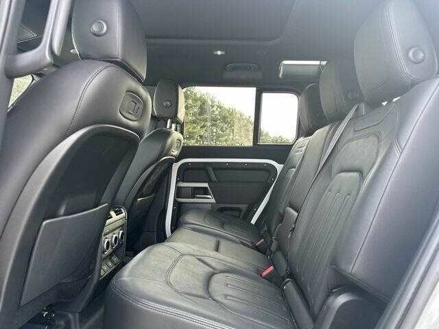 Белый Ленд Ровер Дефендер, объемом двигателя 2 л и пробегом 21 тыс. км за 36900 $, фото 4 на Automoto.ua