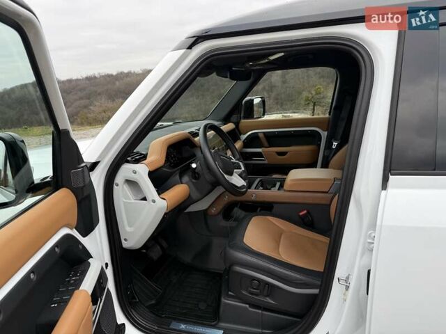Білий Ленд Ровер Дефендер, об'ємом двигуна 3 л та пробігом 33 тис. км за 89000 $, фото 23 на Automoto.ua