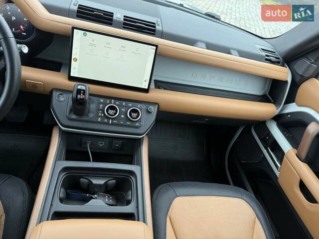 Білий Ленд Ровер Дефендер, об'ємом двигуна 3 л та пробігом 33 тис. км за 89000 $, фото 26 на Automoto.ua