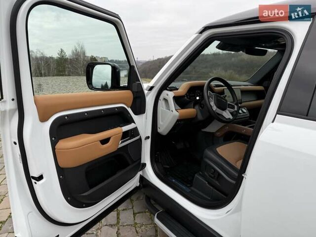 Білий Ленд Ровер Дефендер, об'ємом двигуна 3 л та пробігом 33 тис. км за 89000 $, фото 21 на Automoto.ua