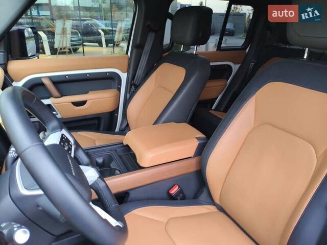 Ленд Ровер Дефендер 2023 у Києві на Automoto.ua Білий Ленд Ровер Дефендер, об'ємом двигуна 3 л та пробігом 29 тис. км за 87715 $, фото 16 на Automoto.ua