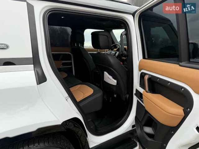 Білий Ленд Ровер Дефендер, об'ємом двигуна 3 л та пробігом 33 тис. км за 89000 $, фото 32 на Automoto.ua