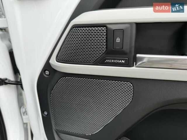 Білий Ленд Ровер Дефендер, об'ємом двигуна 3 л та пробігом 33 тис. км за 89000 $, фото 36 на Automoto.ua