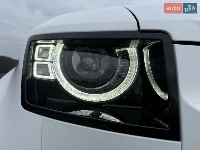 Білий Ленд Ровер Дефендер, об'ємом двигуна 3 л та пробігом 33 тис. км за 89000 $, фото 17 на Automoto.ua