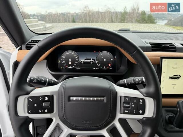 Білий Ленд Ровер Дефендер, об'ємом двигуна 3 л та пробігом 33 тис. км за 89000 $, фото 25 на Automoto.ua