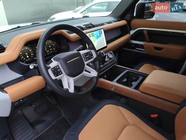 Ленд Ровер Дефендер 2023 у Києві на Automoto.ua Білий Ленд Ровер Дефендер, об'ємом двигуна 3 л та пробігом 29 тис. км за 87715 $, фото 21 на Automoto.ua