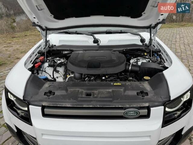 Білий Ленд Ровер Дефендер, об'ємом двигуна 3 л та пробігом 33 тис. км за 89000 $, фото 19 на Automoto.ua