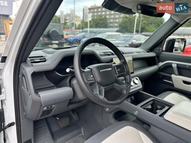Білий Ленд Ровер Дефендер, об'ємом двигуна 3 л та пробігом 6 тис. км за 115000 $, фото 37 на Automoto.ua