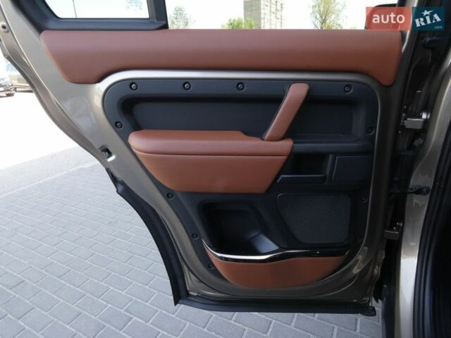 Бежевий Ленд Ровер Дефендер, об'ємом двигуна 4.39 л та пробігом 10 тис. км за 222109 $, фото 12 на Automoto.ua