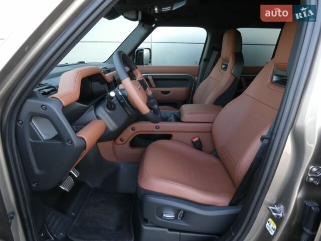Бежевий Ленд Ровер Дефендер, об'ємом двигуна 4.39 л та пробігом 10 тис. км за 222109 $, фото 6 на Automoto.ua