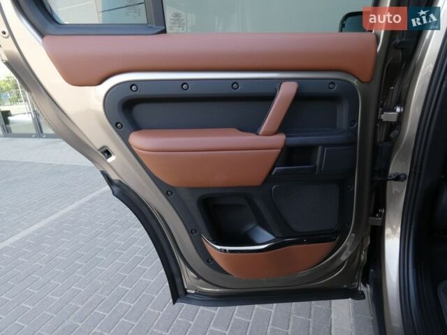 Бежевий Ленд Ровер Дефендер, об'ємом двигуна 4.39 л та пробігом 10 тис. км за 222109 $, фото 15 на Automoto.ua