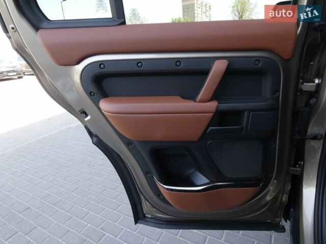 Бежевий Ленд Ровер Дефендер, об'ємом двигуна 4.39 л та пробігом 10 тис. км за 222109 $, фото 13 на Automoto.ua