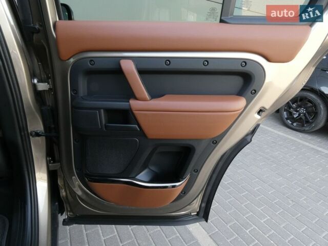 Бежевий Ленд Ровер Дефендер, об'ємом двигуна 4.39 л та пробігом 10 тис. км за 222109 $, фото 8 на Automoto.ua