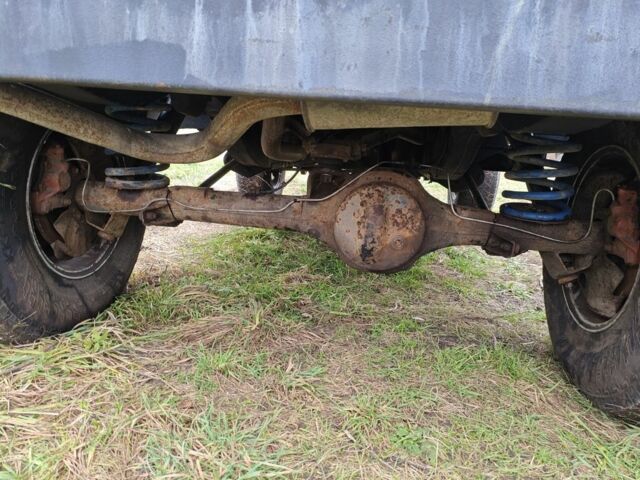 Чорний Ленд Ровер Дефендер, об'ємом двигуна 2.5 л та пробігом 230 тис. км за 7000 $, фото 5 на Automoto.ua