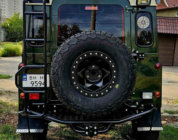 Чорний Ленд Ровер Дефендер, об'ємом двигуна 2.5 л та пробігом 231 тис. км за 56000 $, фото 8 на Automoto.ua