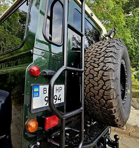 Чорний Ленд Ровер Дефендер, об'ємом двигуна 2.5 л та пробігом 231 тис. км за 56000 $, фото 1 на Automoto.ua