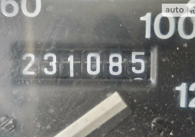 Чорний Ленд Ровер Дефендер, об'ємом двигуна 2.5 л та пробігом 231 тис. км за 56000 $, фото 15 на Automoto.ua