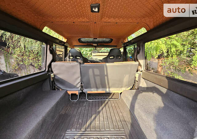 Чорний Ленд Ровер Дефендер, об'ємом двигуна 2.5 л та пробігом 231 тис. км за 56000 $, фото 4 на Automoto.ua