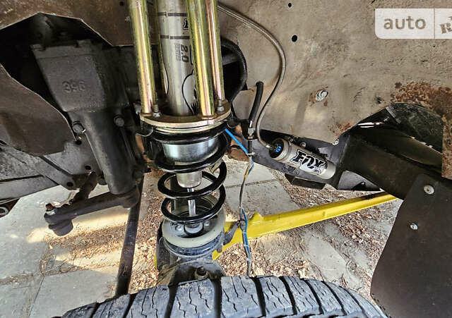 Чорний Ленд Ровер Дефендер, об'ємом двигуна 2.5 л та пробігом 231 тис. км за 56000 $, фото 6 на Automoto.ua