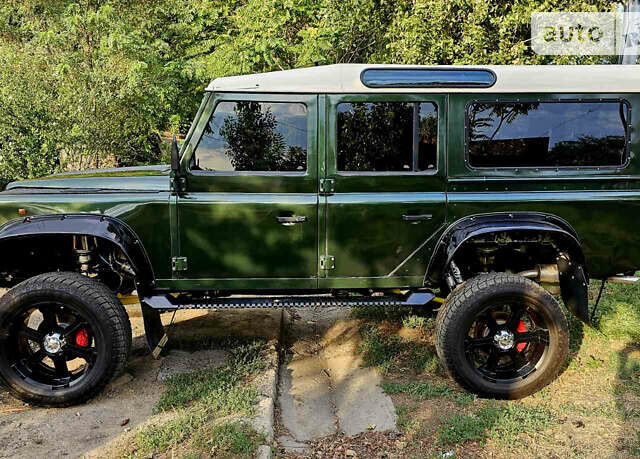 Чорний Ленд Ровер Дефендер, об'ємом двигуна 2.5 л та пробігом 231 тис. км за 56000 $, фото 10 на Automoto.ua