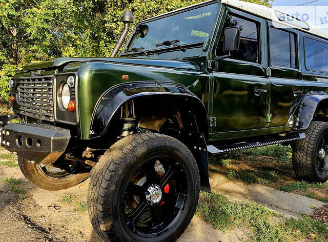 Чорний Ленд Ровер Дефендер, об'ємом двигуна 2.5 л та пробігом 231 тис. км за 56000 $, фото 17 на Automoto.ua