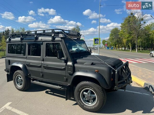 Черный Ленд Ровер Дефендер, объемом двигателя 2.4 л и пробегом 170 тыс. км за 41500 $, фото 2 на Automoto.ua