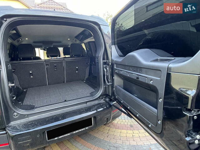 Чорний Ленд Ровер Дефендер, об'ємом двигуна 2 л та пробігом 107 тис. км за 54799 $, фото 61 на Automoto.ua