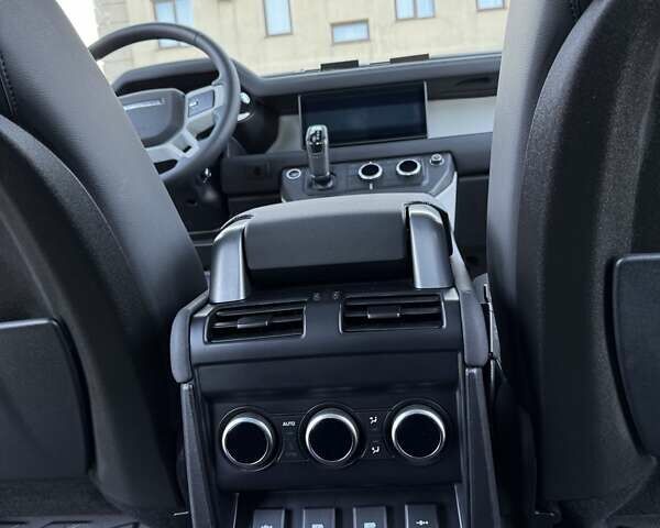 Черный Ленд Ровер Дефендер, объемом двигателя 3 л и пробегом 102 тыс. км за 88500 $, фото 47 на Automoto.ua