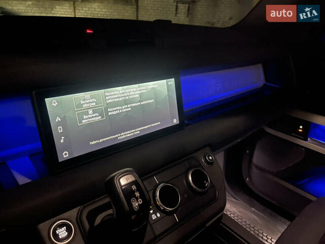 Черный Ленд Ровер Дефендер, объемом двигателя 2 л и пробегом 106 тыс. км за 57000 $, фото 27 на Automoto.ua