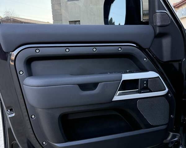 Черный Ленд Ровер Дефендер, объемом двигателя 3 л и пробегом 102 тыс. км за 88500 $, фото 31 на Automoto.ua