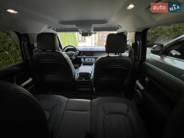 Чорний Ленд Ровер Дефендер, об'ємом двигуна 2 л та пробігом 107 тис. км за 54799 $, фото 66 на Automoto.ua