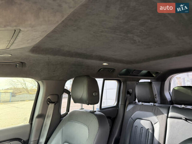 Черный Ленд Ровер Дефендер, объемом двигателя 2 л и пробегом 77 тыс. км за 76000 $, фото 13 на Automoto.ua