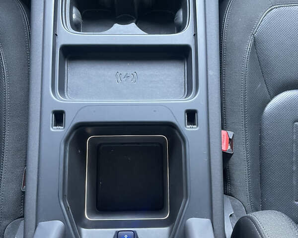 Чорний Ленд Ровер Дефендер, об'ємом двигуна 2 л та пробігом 107 тис. км за 54799 $, фото 36 на Automoto.ua