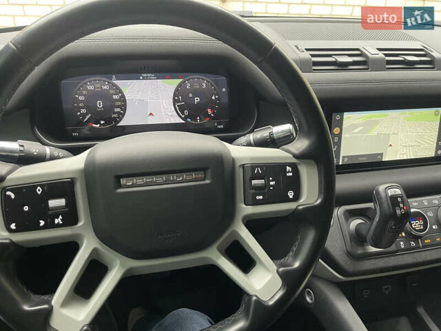 Чорний Ленд Ровер Дефендер, об'ємом двигуна 2 л та пробігом 107 тис. км за 54799 $, фото 24 на Automoto.ua