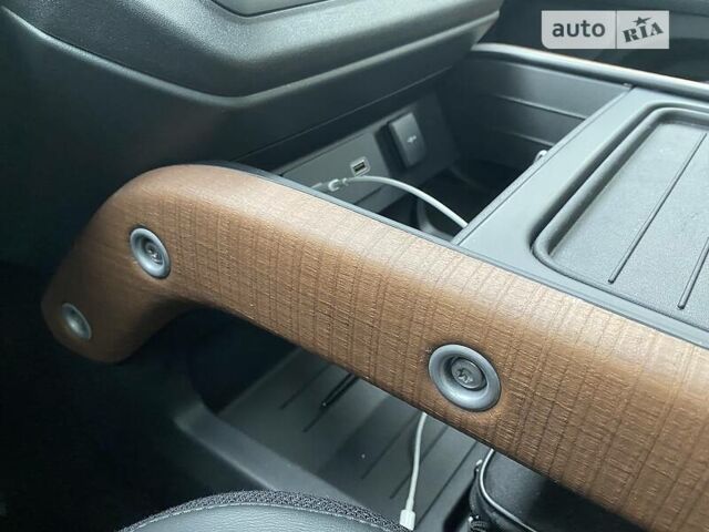 Черный Ленд Ровер Дефендер, объемом двигателя 3 л и пробегом 21 тыс. км за 84000 $, фото 16 на Automoto.ua